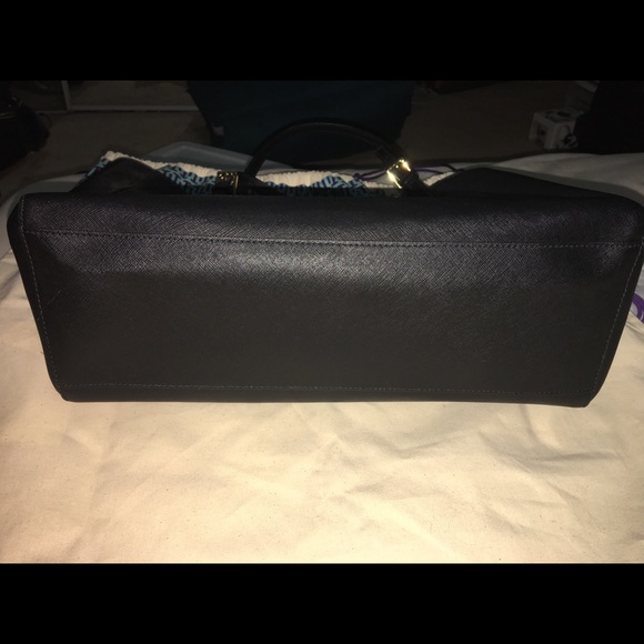 Tory Burch York Buckle Tote Large - Price is Firm - Picture 6 of 8